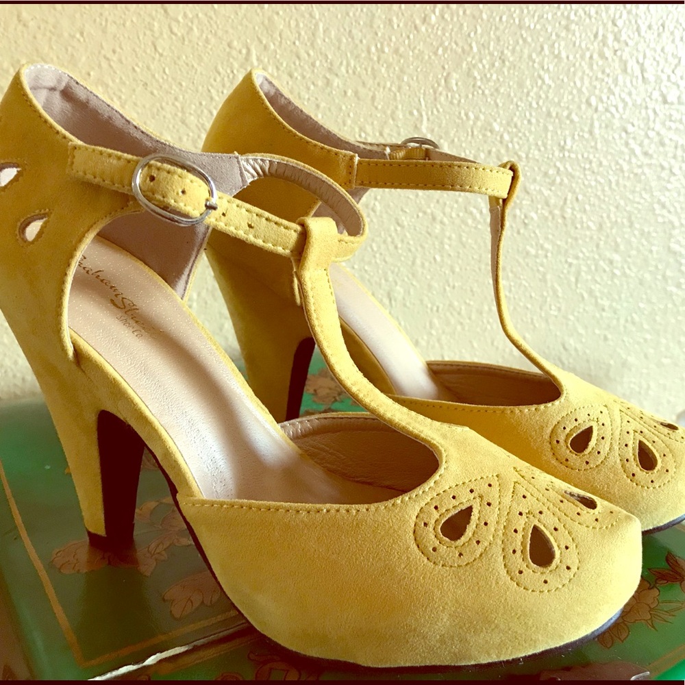 NIB Graham Street Shoe Co. T-strap heels